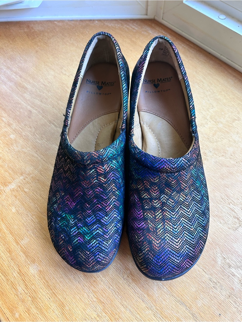 Nurse Mates Bryar 9.5 M Women’s Slip-On Flats Multicolor/Black Chevron Round Toe